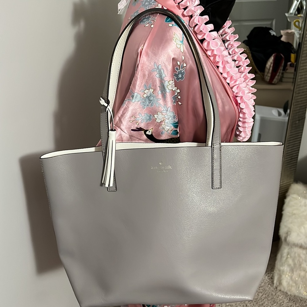 Kate Spade Reversable - Picture 8 of 8